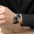 艾罗威（ILEWAY）手表 时尚男表情侣手表 休闲男士手表 女士手表 简约皮带石英防水手表(黑带银黑-男款 皮带)第4张高清大图