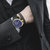 慕尼缔手表 男表 防水商务韩版时尚休闲腕表钢带学生运动男士手表非机械表(金壳蓝面黑带-1005G-5 钢带)第4张高清大图