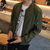 卡郎琪 男士新款时尚修身夹克 字母印花大码男士休闲夹克衫韩版潮男修身立领拉链口袋设计夹克 KLQKX-J35(军绿色 M)第2张高清大图