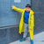 蕉趣 儿童雨衣加厚款非一次性 户外登山旅行EVA儿童雨披男女连帽雨具可重复使用(黄色 儿童雨衣两件套装)第5张高清大图