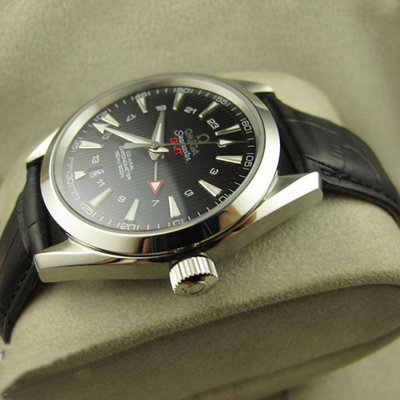 雷军发布小米17系列手机 售价4499元起 支持与苹果生态互