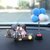 汽车饰品创意可爱小情侣公仔中控台摆件新款车内车上车载用品(默认 小情侣（灰色）+蓝白气球+防滑垫)第7张高清大图