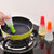 思柏飞 硅胶油瓶刷 环保耐高温油刷 硅胶厨具 烧烤油刷厨具(红)第3张高清大图