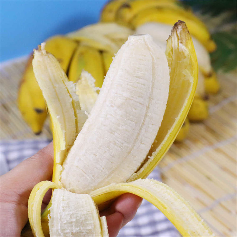 17岁的甜广西小米蕉青色发货净重约5斤装在家催熟当季新鲜水果