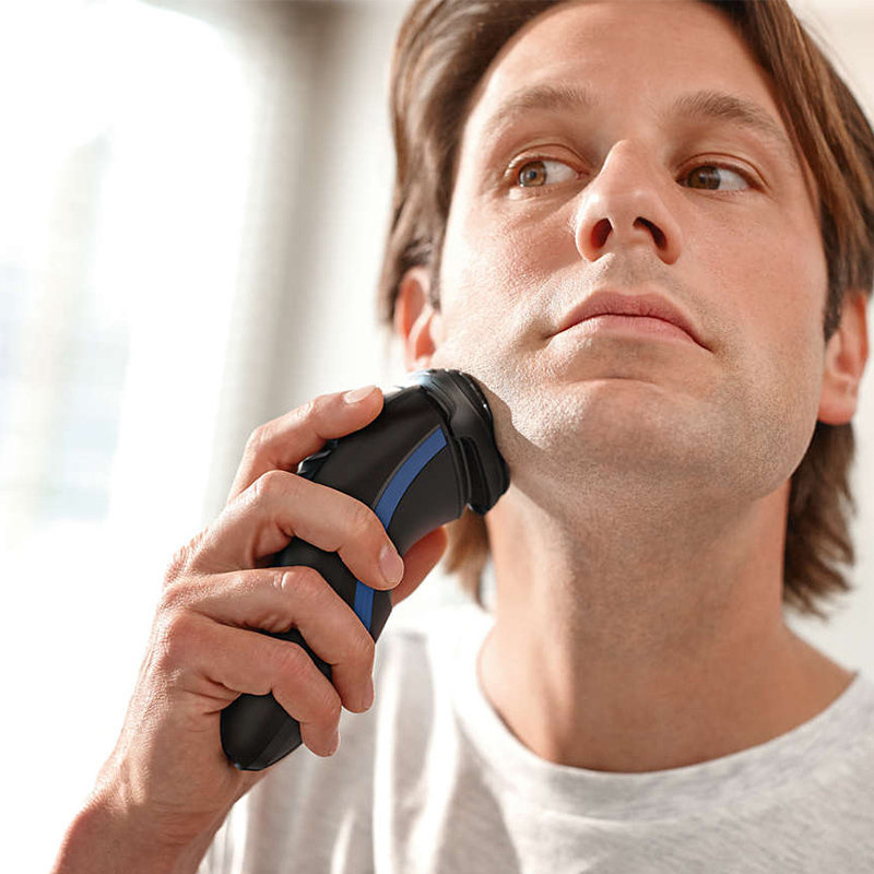 干湿两用三刀头全身水洗 充电旋转式刮胡刀 带鬓角修剪刀(剃须刀 s