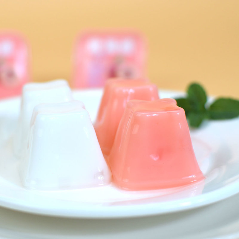 小友鸣棠iuv爆款酸奶果冻布丁300g盒q弹吸吸冻果奶味儿童零食休闲怀旧