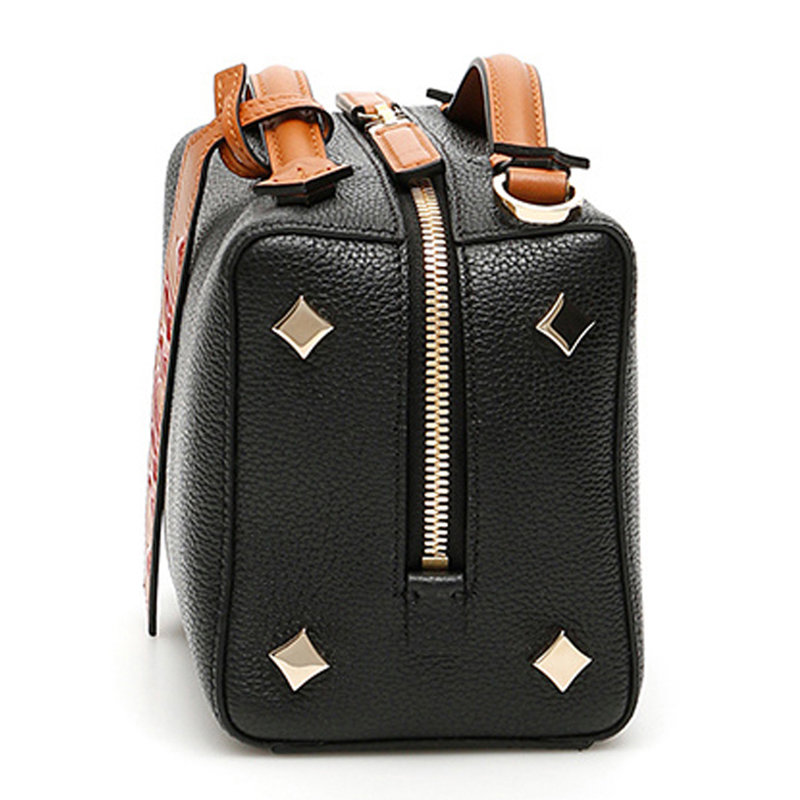 高仿mcm黑色单肩包(mcm黑色背包怎么辨别真假)-第1张图片-潮百科 高仿mcm黑色单肩包(mcm黑色背包怎么辨别真假)-第1张图片-潮百科