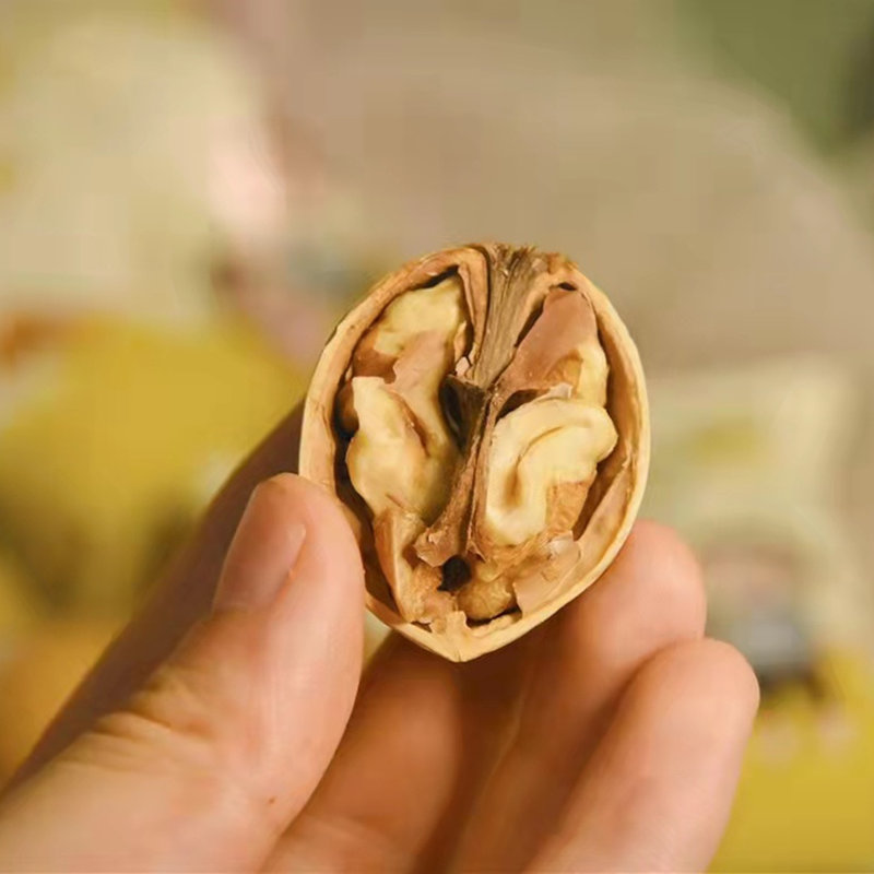 iuviuv爆款手剥核桃整箱装220258克约45包一夹就开果仁饱满口感丰富