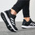 adidas/阿迪达斯黑白橡胶底网面散热运动男跑步鞋 B44880(黑色 45及以上)第3张高清大图